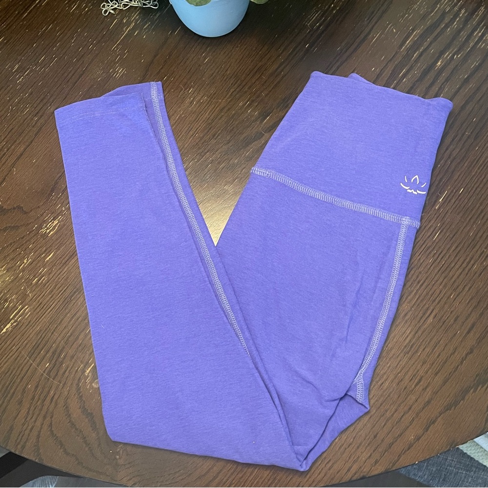 Beyond yoga purple capri yoga pants